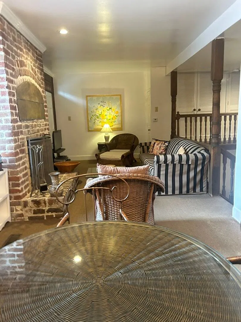 Fully furnished Executive rental located off of Troup Square — Photo 4