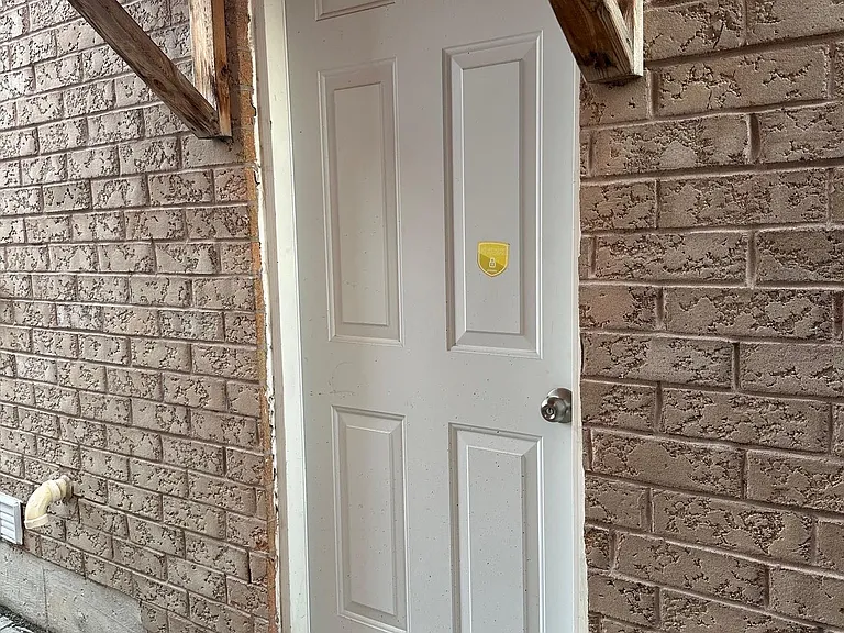 14 Whitbread Cres — Photo 2