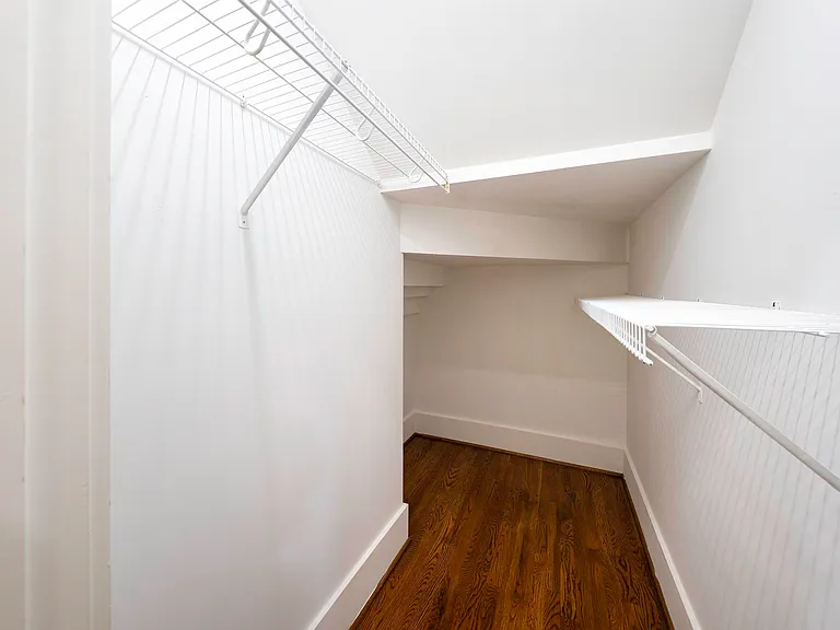 218 Hawthorn St — Photo 22