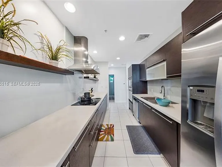 7928 East Dr #305 — Photo 8