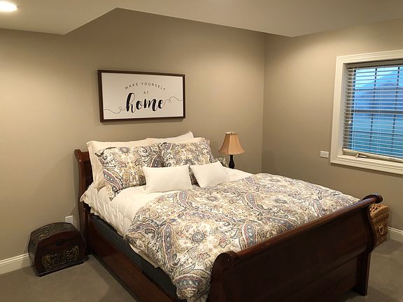 Guest bedroom