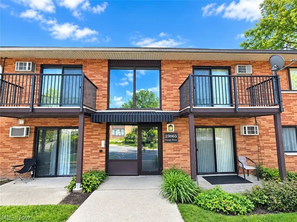 23865 David Dr Unit 204, North Olmsted, OH 44070