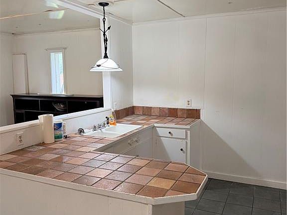 3rd image of 602 Tioga Rd