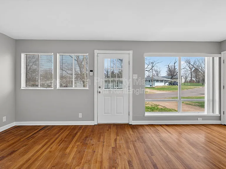 10201 Gourock Dr — Photo 9