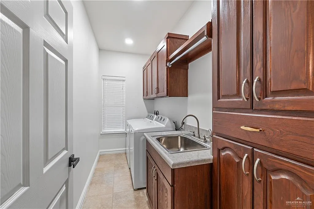 3 bed, 2.5 bath, 1342 sqft, $1,800 — Photo 3
