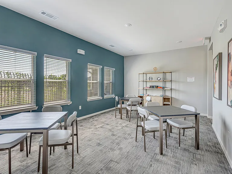 Summerdale Apartments — Photo 16
