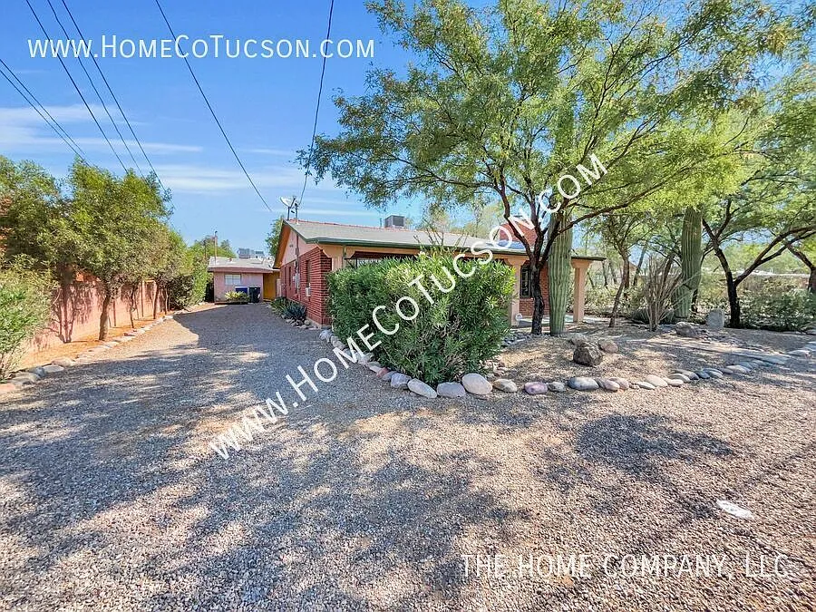 1507 E Blacklidge: Timeless 1940s Brick Home with Modern Comforts and Classic Charm — Photo 4