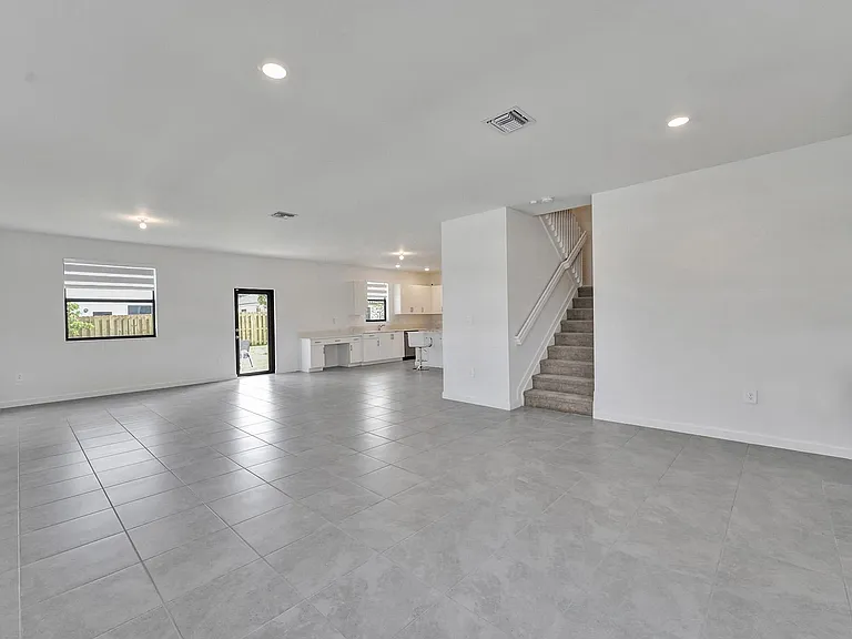 11904 SW 240th St — Photo 2