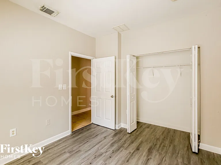 216 SE 32nd Ter — Photo 15