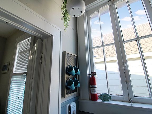 5th image of 1902 Church St APT 9