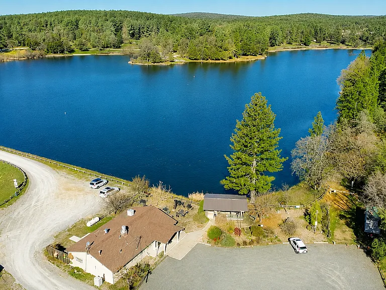 Finnon Lake _ Enjoy swimming, kayaking, fishing, walking the lakeside trail, inviting friends for a camping weekend, or simply watching the local wildlife_including deer and bald eagles. Smoke on the Water Cafe, located right on the lake!