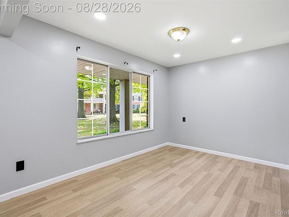 5th image of 29622 Hoover Rd