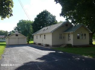 109 E Rousch St, Lena, IL 61048