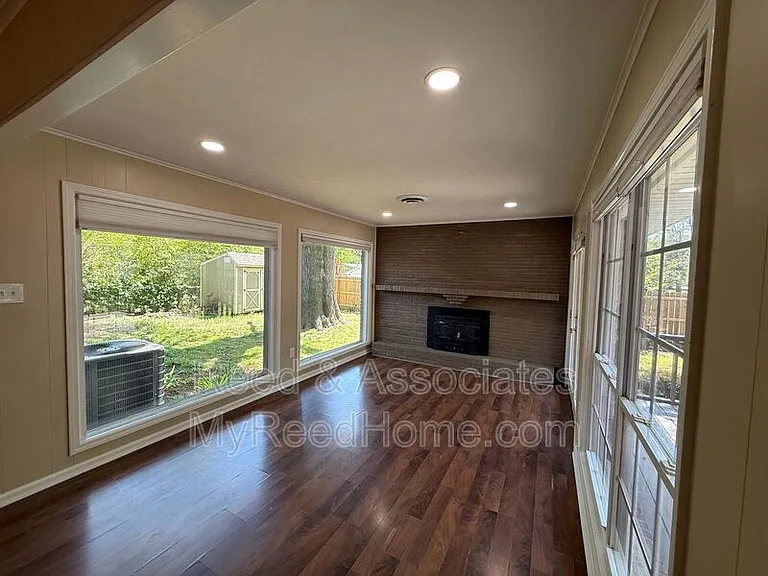 5047 Howard Pl — Photo 3