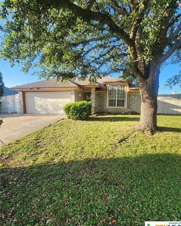 1st image of 2703 Woodlands Dr