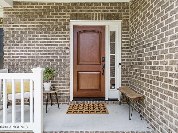 3rd image of 115 N Bracken Fern Lane