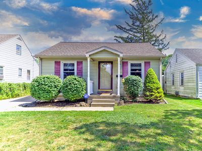 906 Stanley St, Lansing, MI, 48915