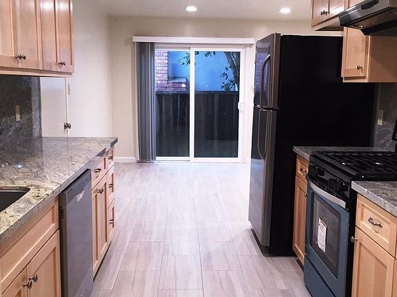2nd image of 2539 Aragon Way