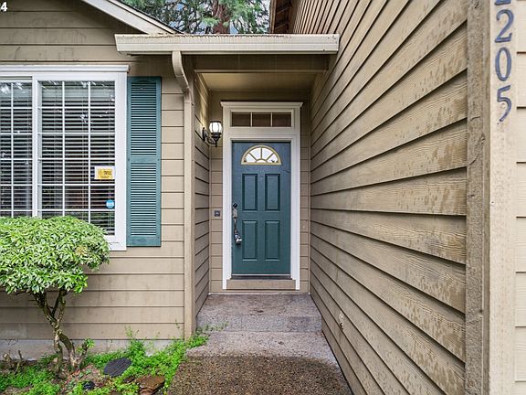 4th image of 2205 NE 105th St