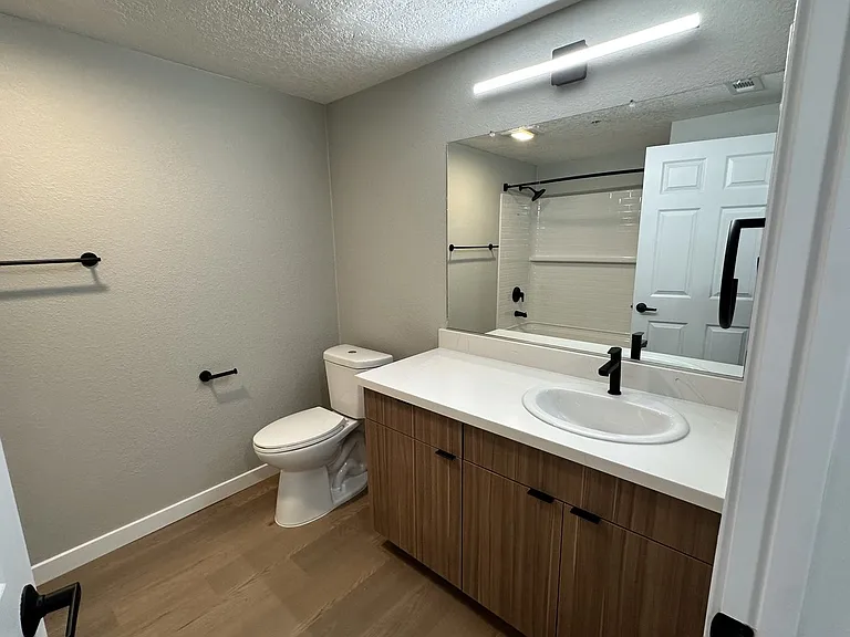 River House Apartments — Photo 50
