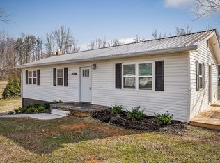 1008 Asberry Dr, Byrdstown, TN 38549