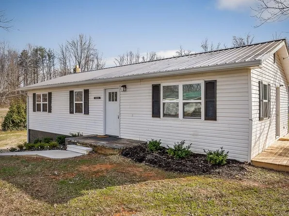 1008 Asberry Dr, Byrdstown, TN 38549