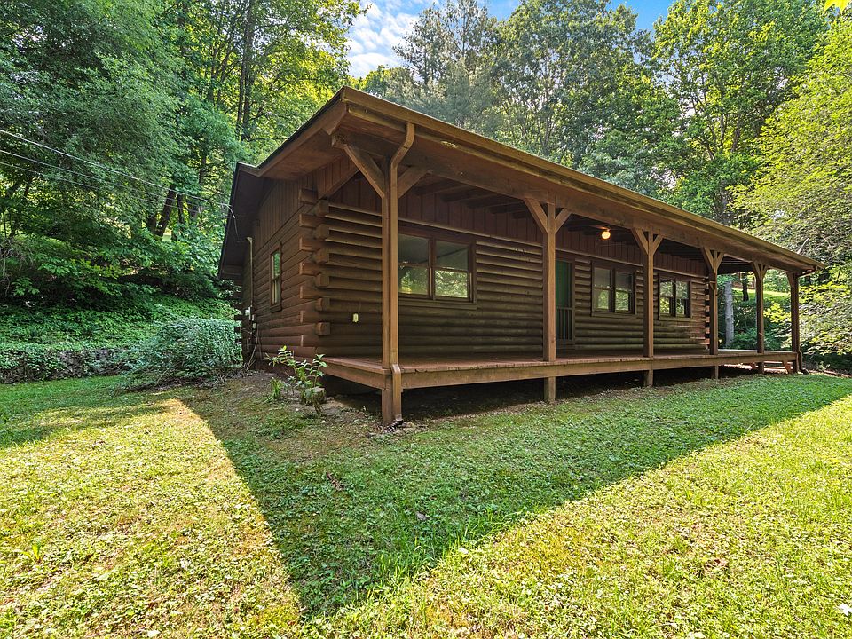 Renovated Log Cab w/Unattached Garage w/Suite above