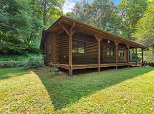 693 Mountain Lake Dr, Waynesville, NC 28785