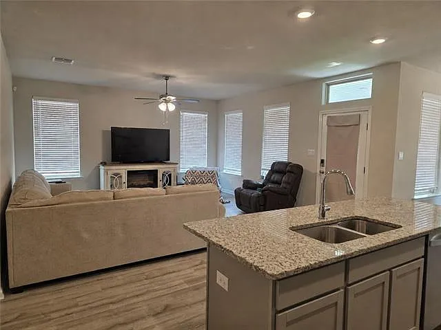 109 Oak Landing Ln — Photo 4