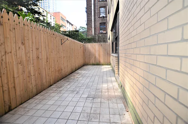 Rented by Manhattan Realty Group | media 13