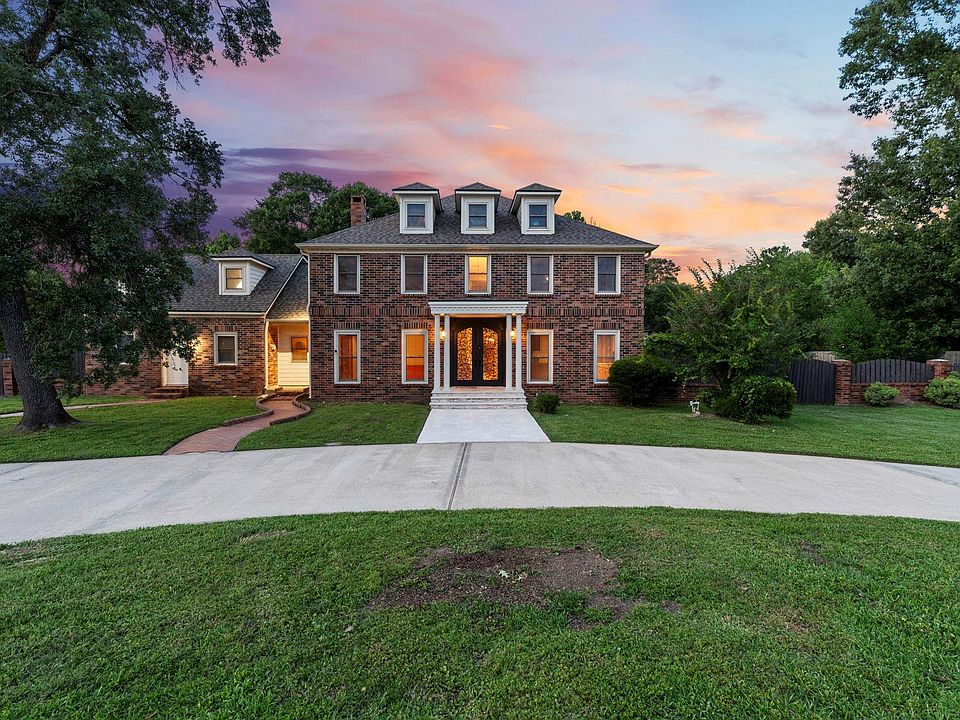 1st image of 1514 Country Club Dr