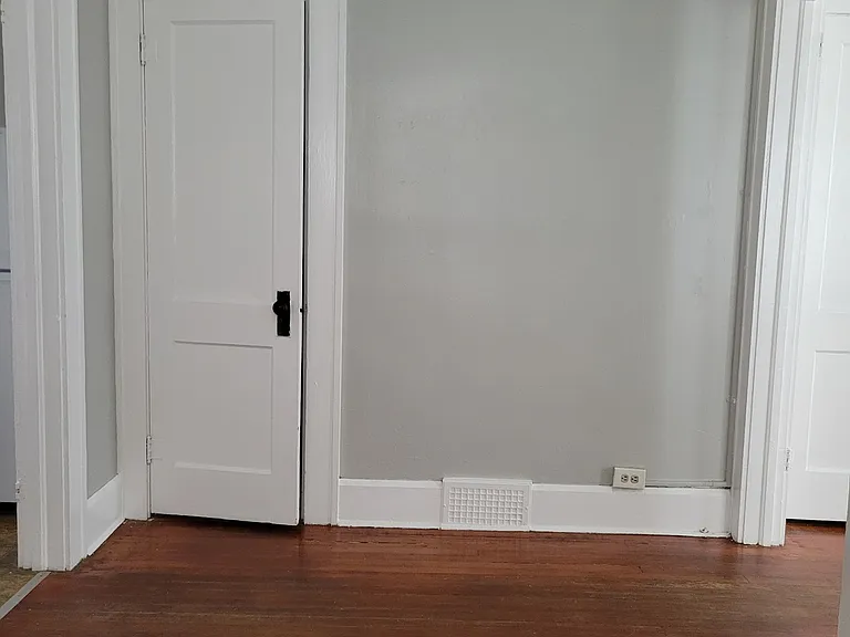 945 6th St N #2 — Photo 6