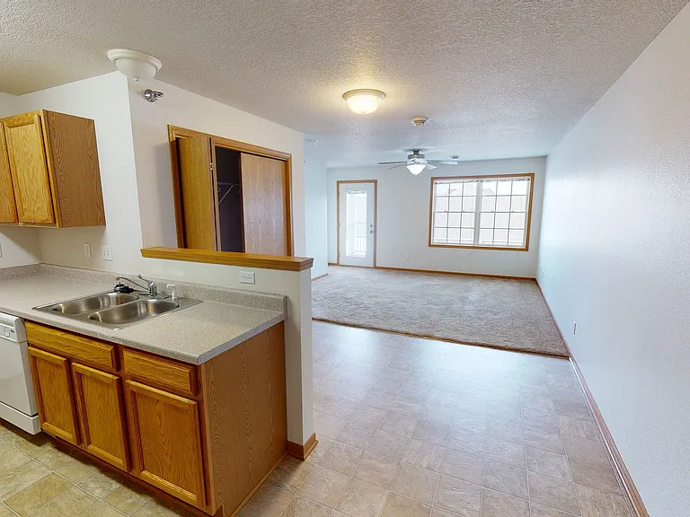 1428 Walton Dr — Photo 2