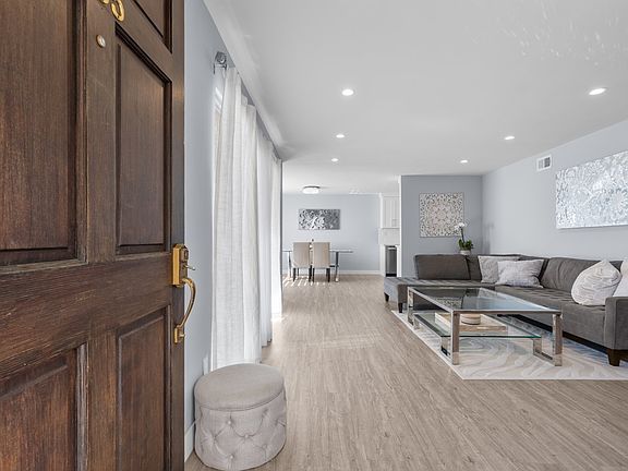 4th image of 1146 E Lexington Dr Unit 205