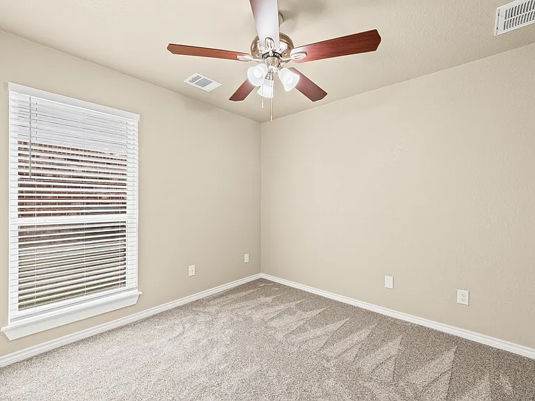 7920 Hawthorn — Photo 14
