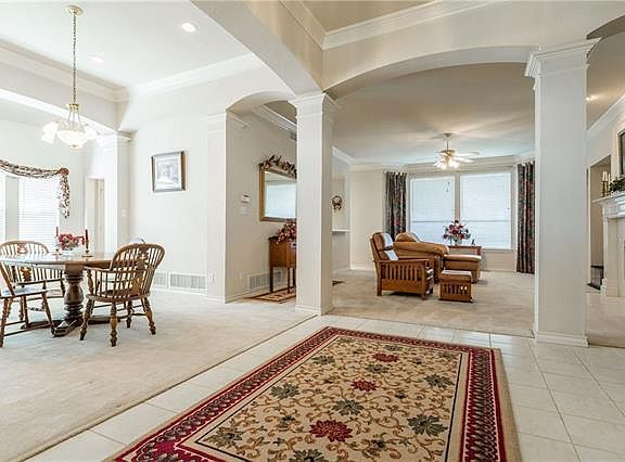 4th image of 1119 Oakhollow Dr