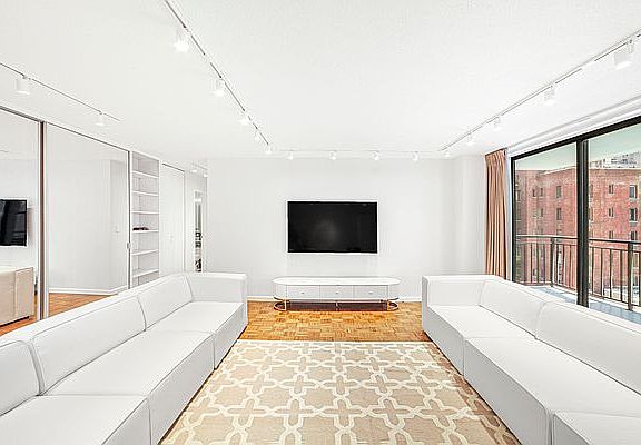 3rd image of 112 W 56th St APT 14S
