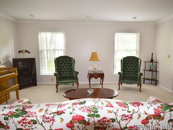 4th image of 4 Country Club Ln