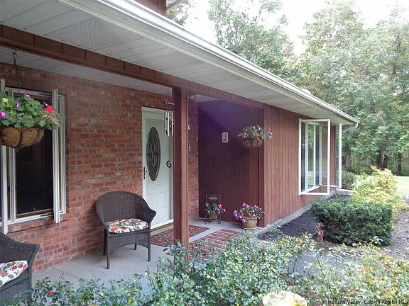 4th image of 19 Michelle Dr