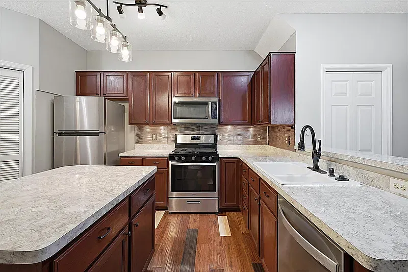2 bed, 1.5 bath, 1650 sqft, $2,275 — Photo 4