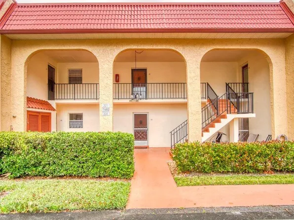 223 Lake Frances Dr, West Palm Beach, FL 33411