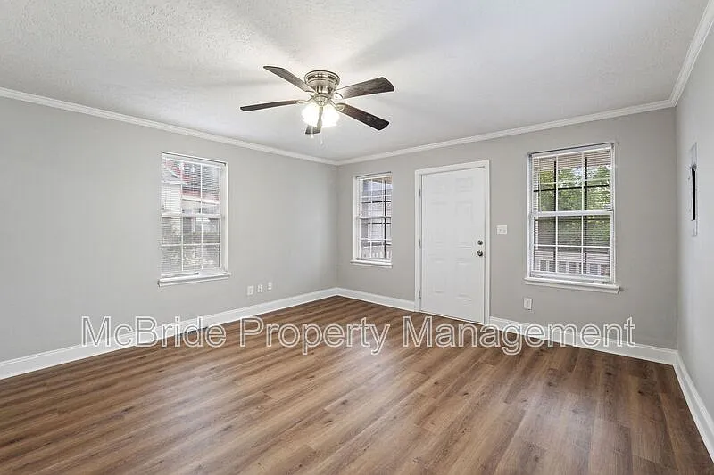 1 bed, 1.0 bath, 890 sqft, $950 — Photo 2