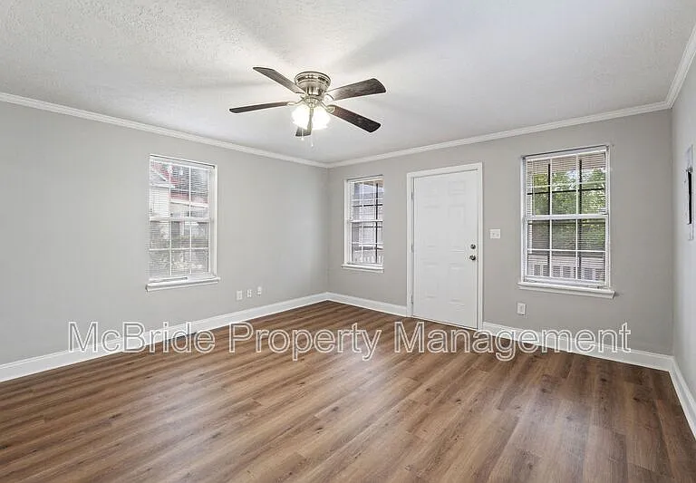 1827 Hicks St — Photo 2