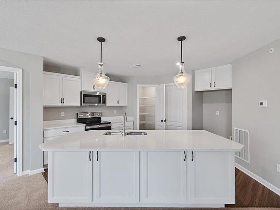 3rd image of 664 Foxhill Dr #9-201