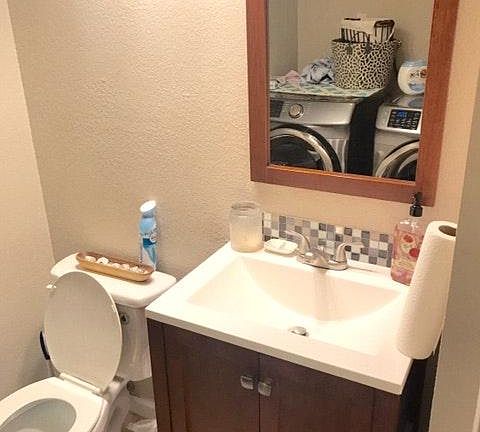 1/2 bath + laundry room