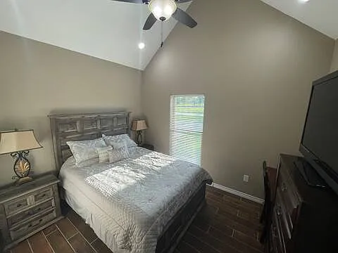 Elkhorn Dr — Photo 4