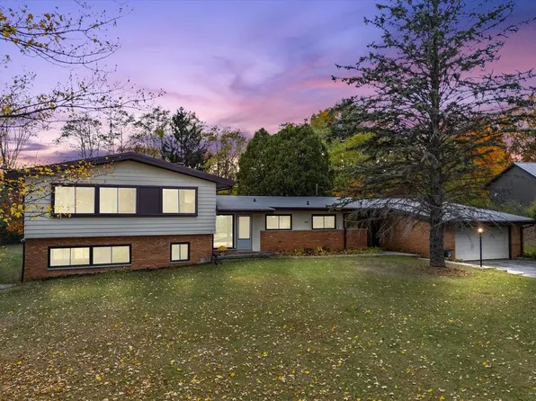 4721 Timbercrest DRIVE, Cedarburg, WI 53012