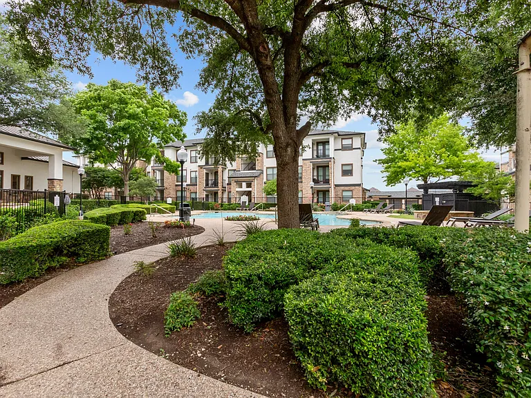 PECAN POINTE — Photo 17