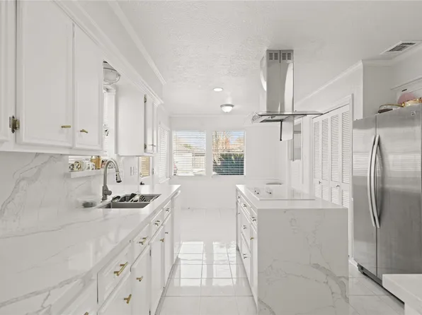 6822 Marisol Dr, Houston, TX 77083