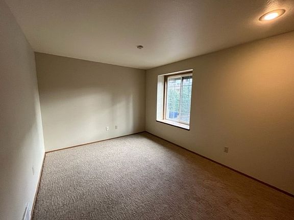 3rd image of 8402 165th Ave NE APT 103